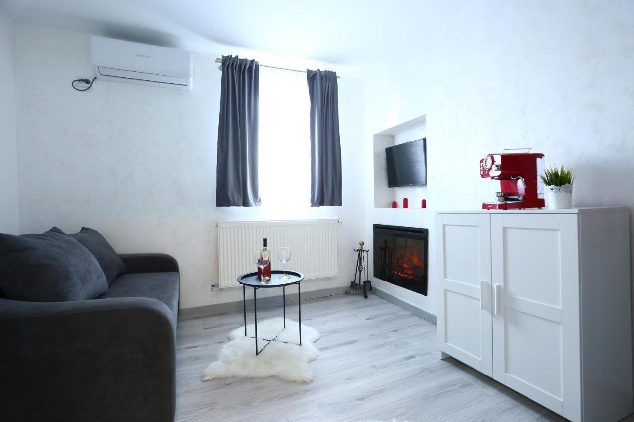 Simona Maria 2 Apartment Bukares Bagian luar foto