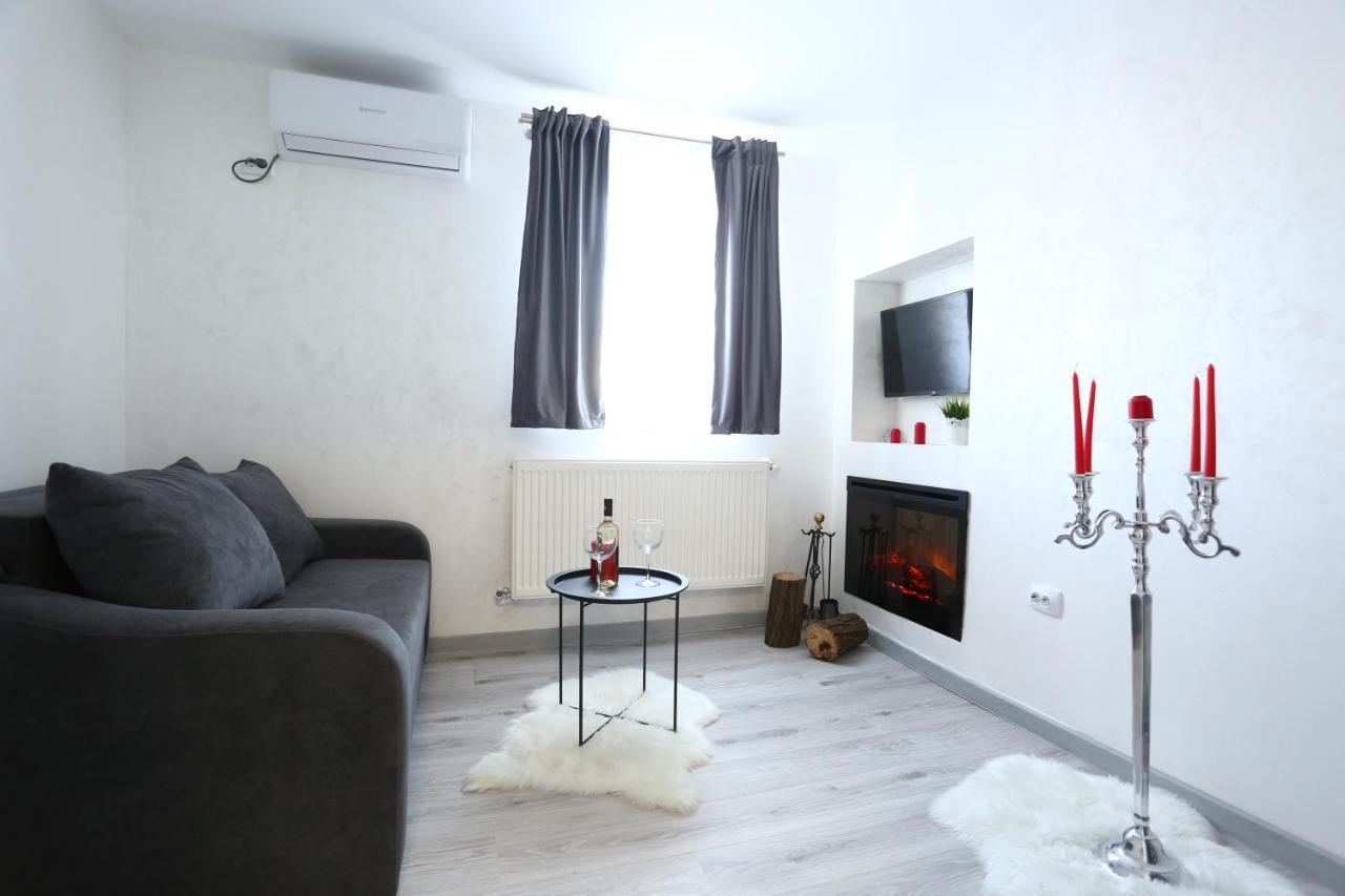 Simona Maria 2 Apartment Bukares Bagian luar foto