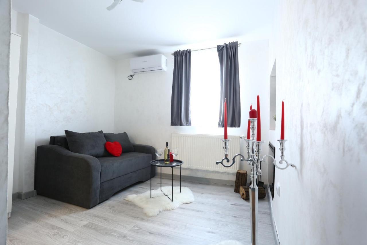 Simona Maria 2 Apartment Bukares Bagian luar foto